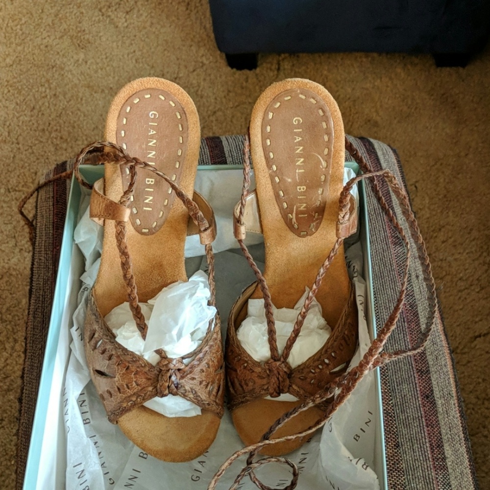 Light brown leather heels